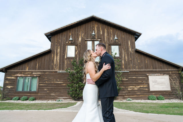 Katie + Tyler — UnityREEL photography at Lone Oak Barn