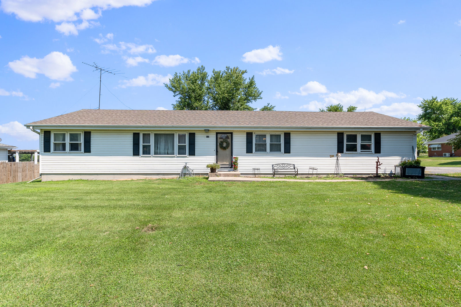 117 MEADOWBROOK LN by KC Home Photography