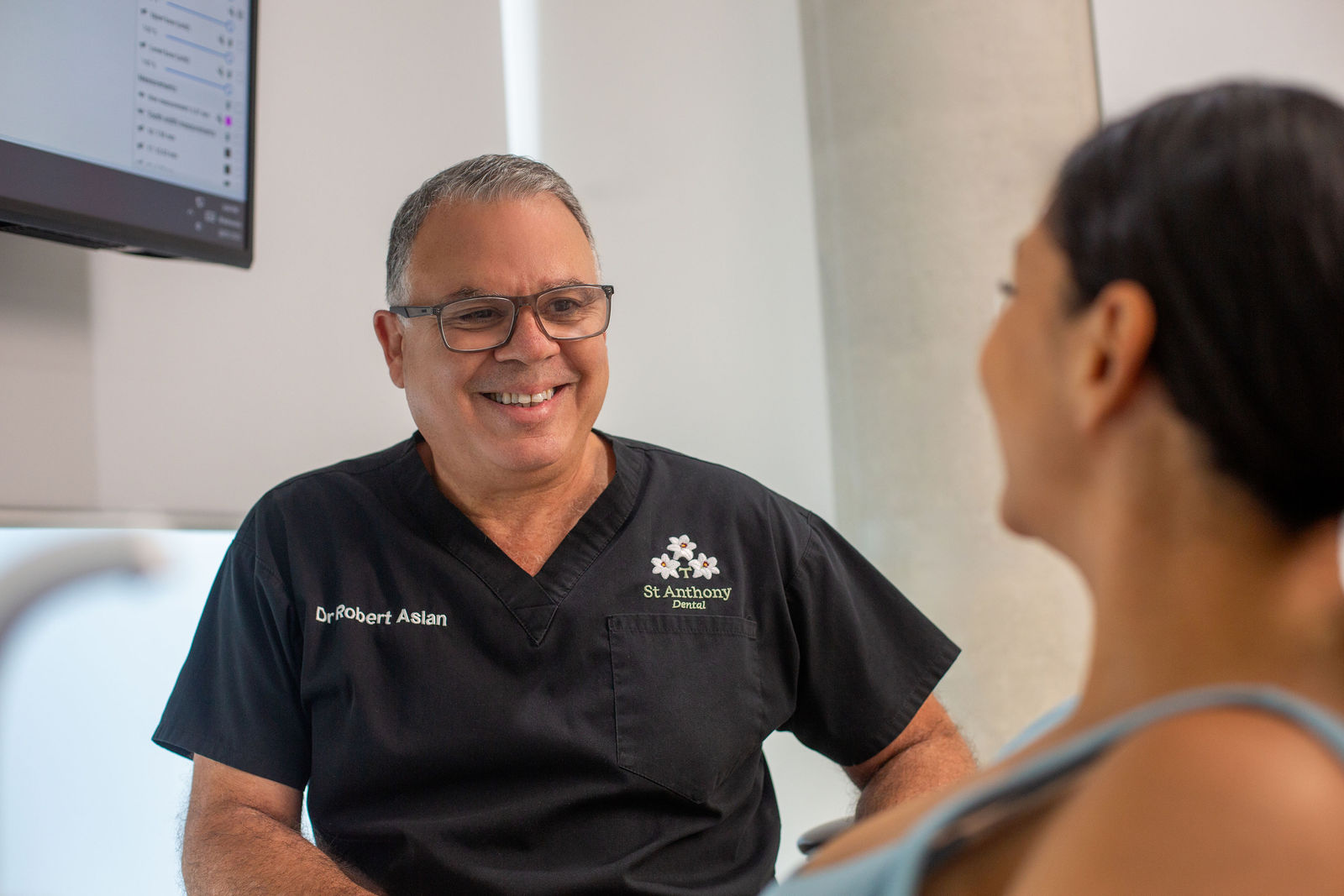 Dr Aslan consulting warmly with a patient