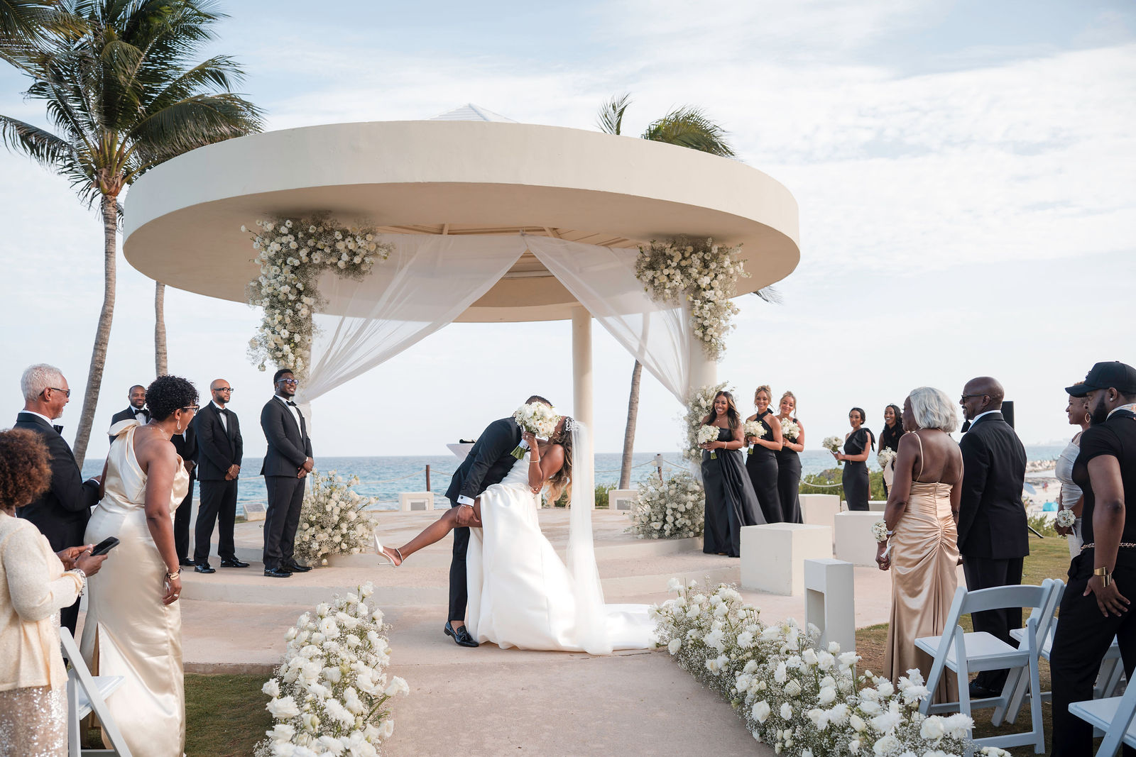 Wedding at Hyatt Ziva Cancun photographed by Arch Wedding Studio
