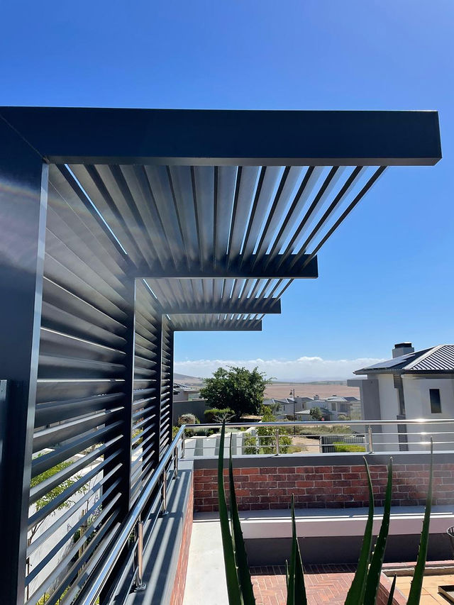 Glass & aluminium louvres — Aluminium louvres (1)