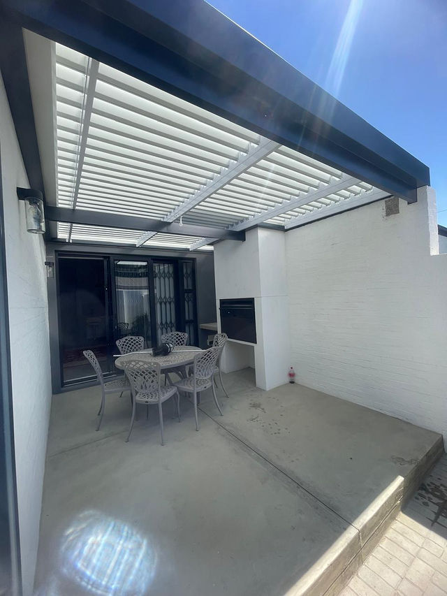 Glass & aluminium louvres — Aluminium louvres (2)