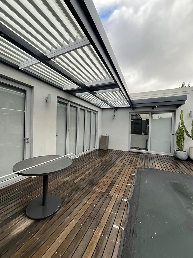 Glass & aluminium louvres — Aluminium louvres (3)