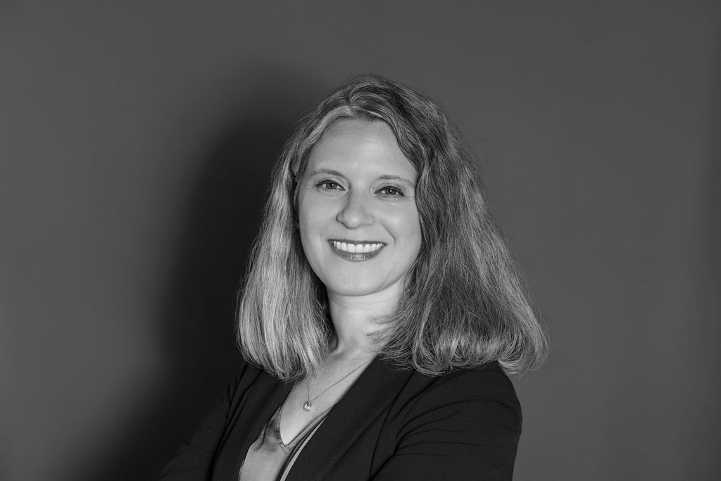 Headshot booth Nashville portrait in black and white with a relaxed, approachable smile