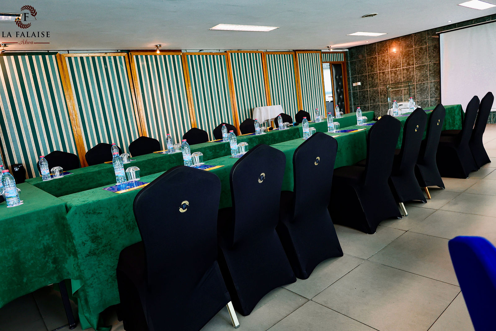 Séminaire La Falaise Akwa — Salle de conférence Douala Cameroun