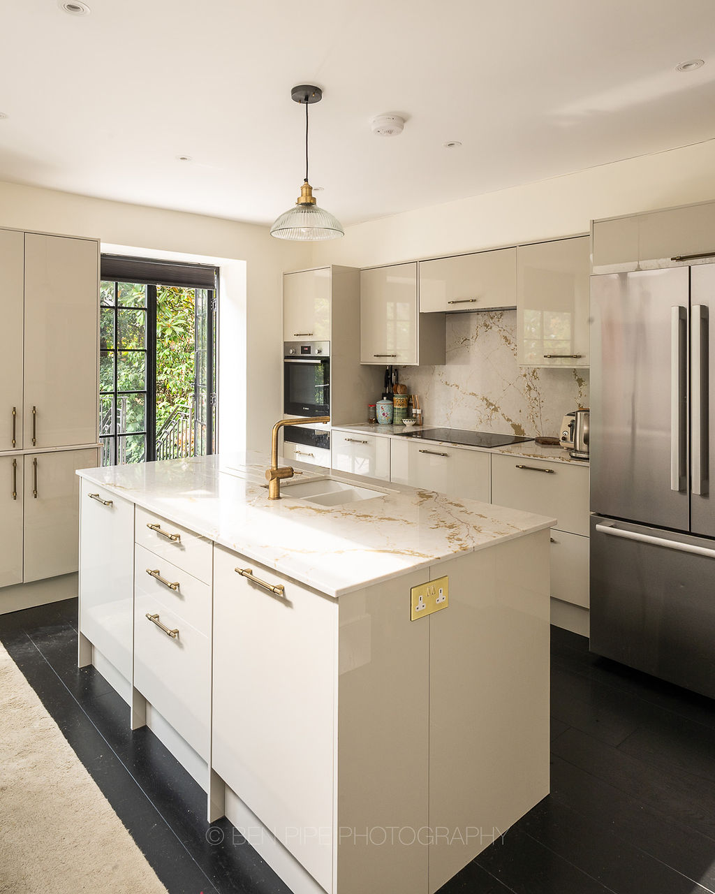 Kitchen island with marble worktop