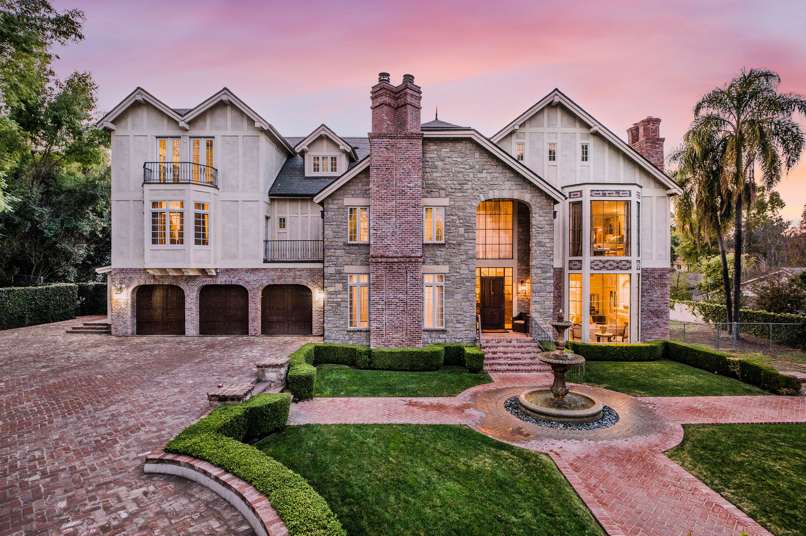 4463 Woodley Ave by The Luxury Level