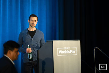 Vasant Kearney — World’s Fair 2026 session photo