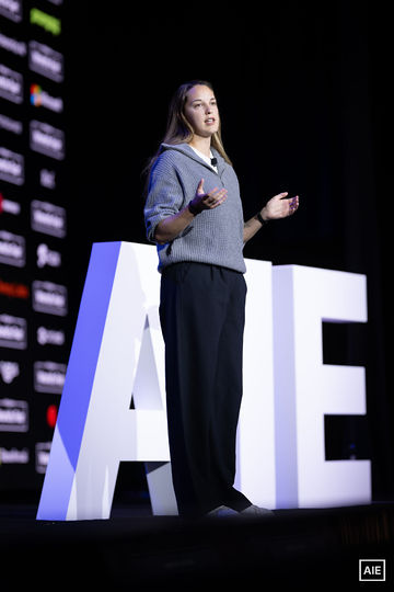 Katelyn Lesse — World’s Fair 2026 session photo