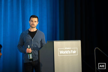 Vasant Kearney — World’s Fair 2026 session photo