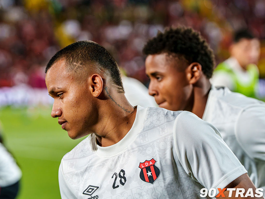 Alajuelense vs Saprissa, photo 7 of 12