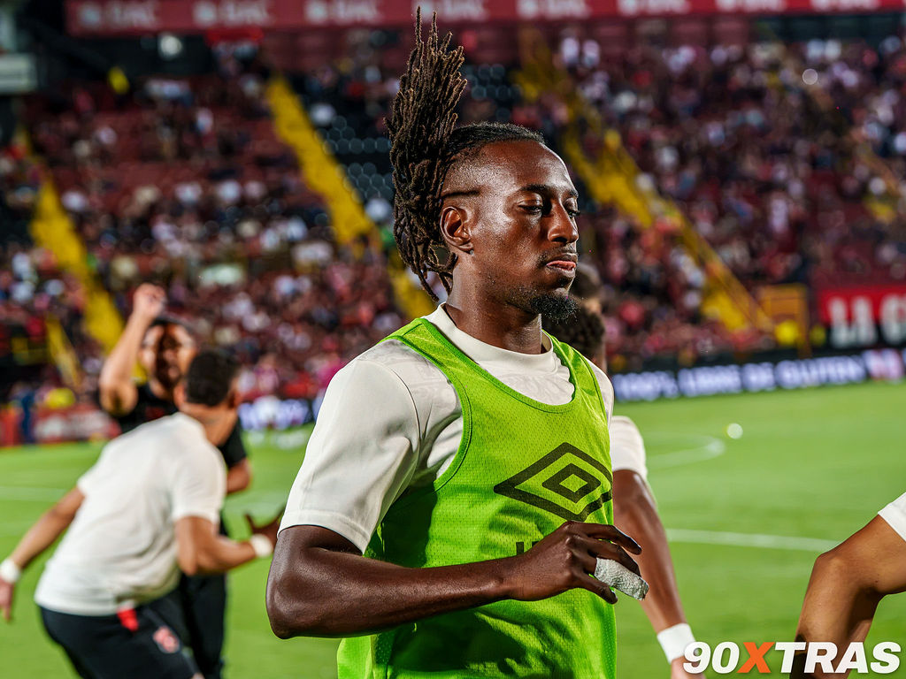 Alajuelense vs Saprissa, photo 9 of 12
