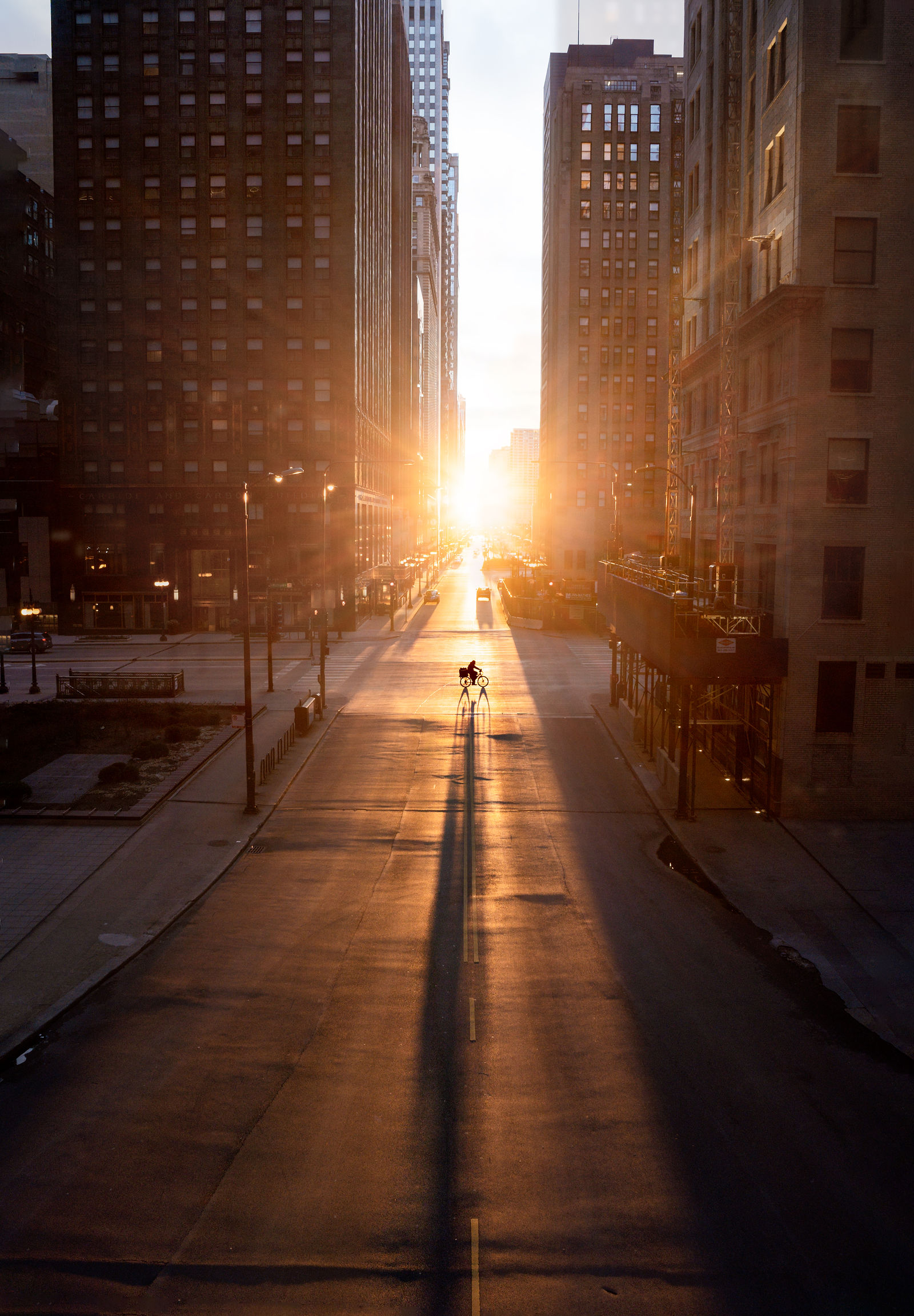 Город опустел и ночь на старте. Город опустел и ночь на старте. Город опустел и ночь на старте. Город опустел и ночь на старте. Ночная улица.