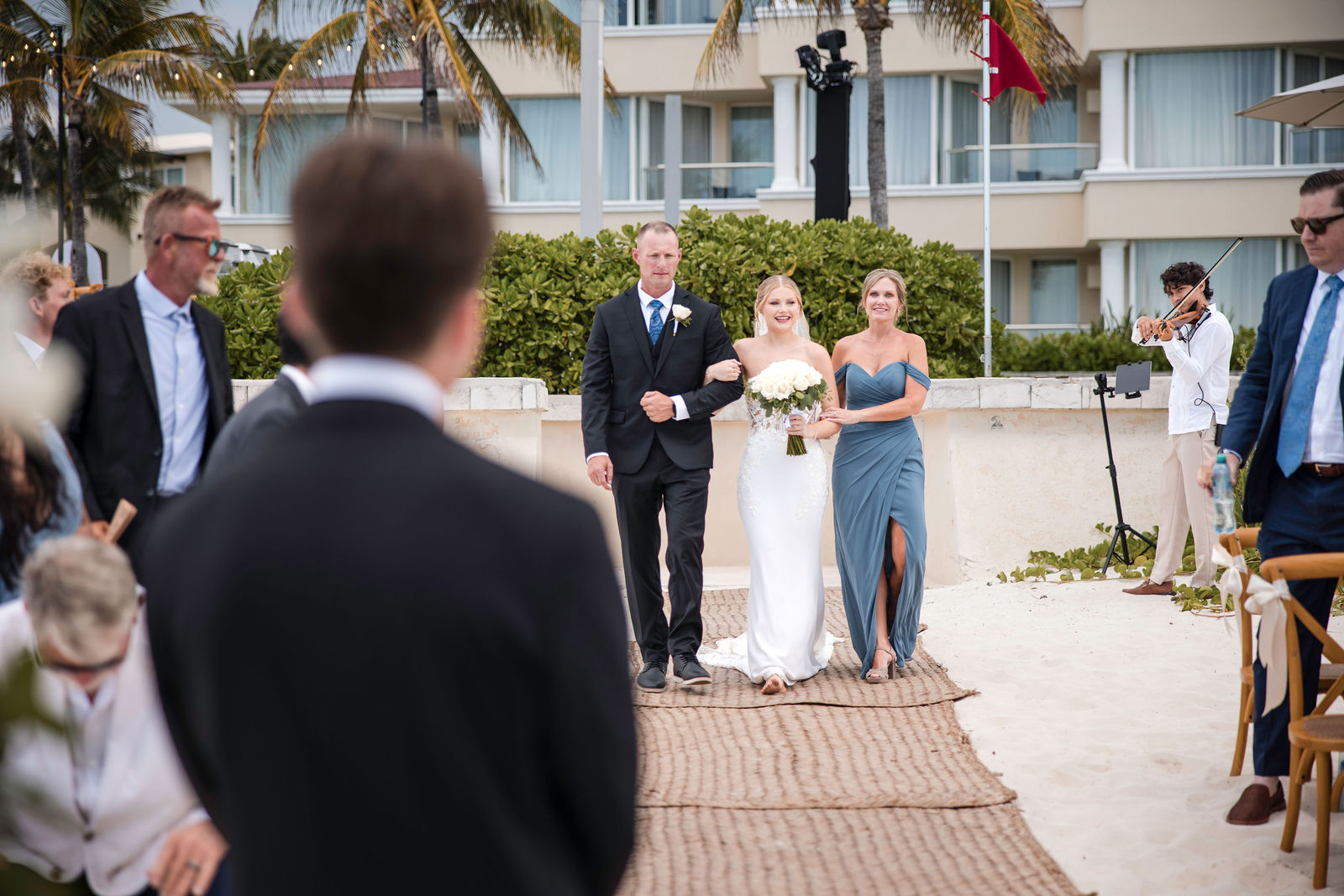 Wedding at Moon Palace Cancun photographed by Arch Wedding Studio