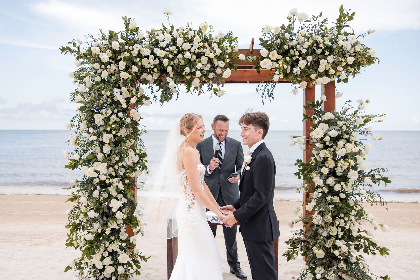 Wedding at Moon Palace Cancun photographed by Arch Wedding Studio