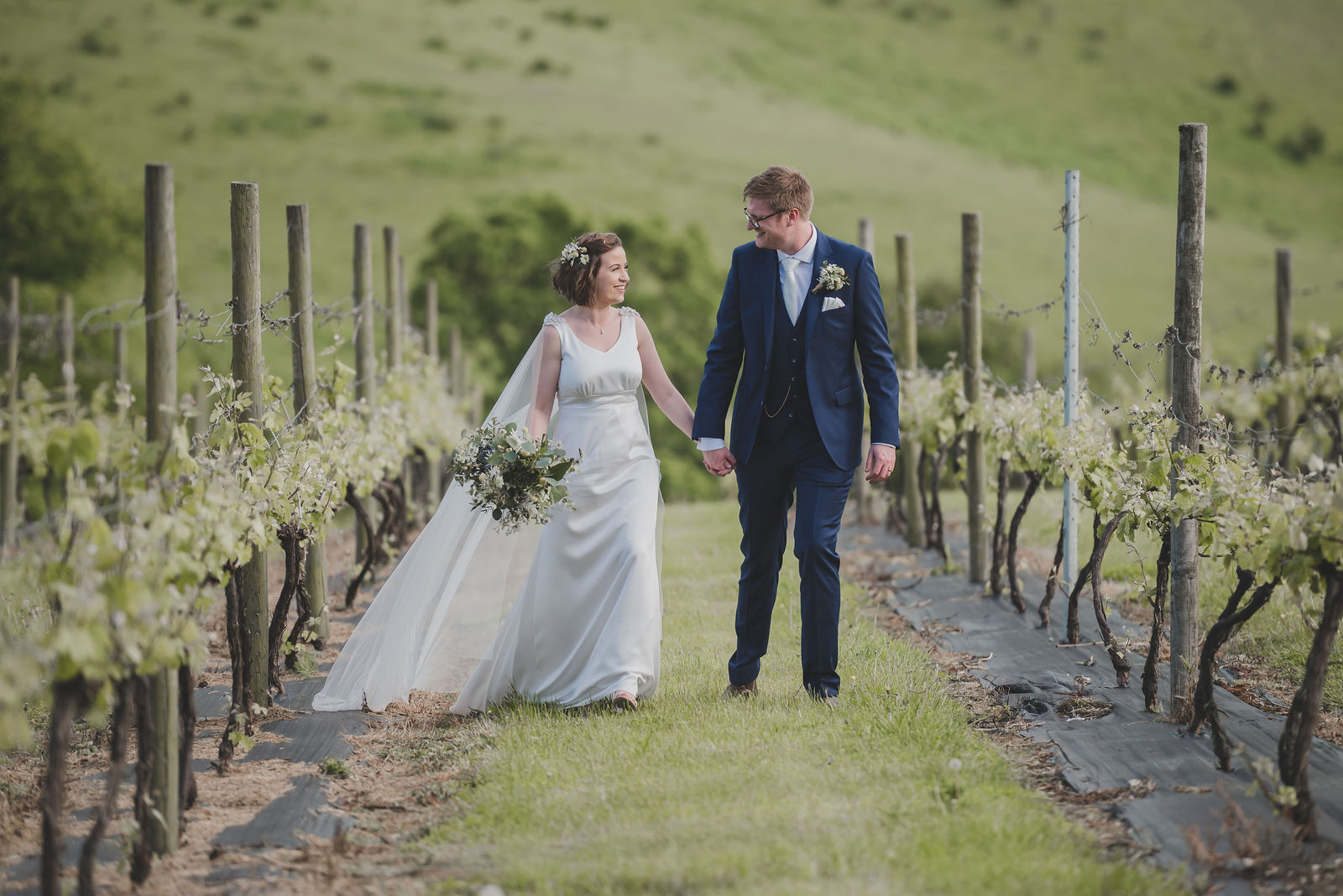 Anti-stress wedding photographer Lincoln - candid ceremony laughs