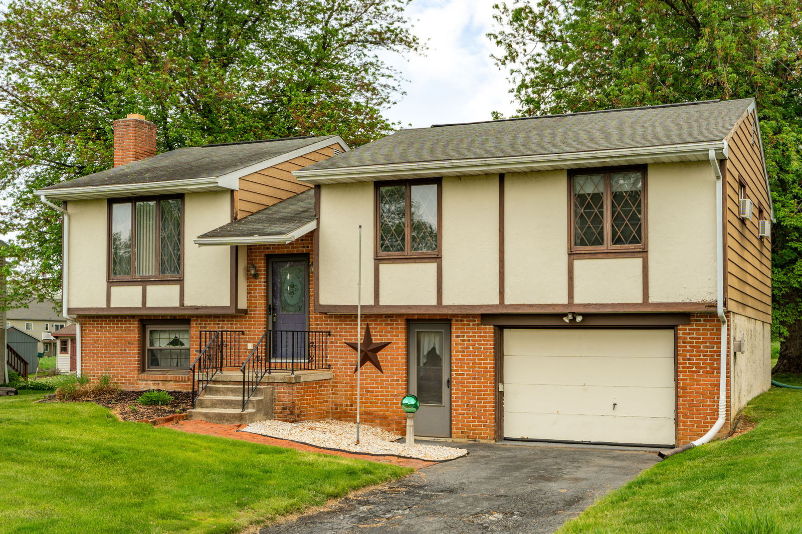 1721 Pioneer Road, Lancaster by Kline, Kreider & Good Auctioneers(00)