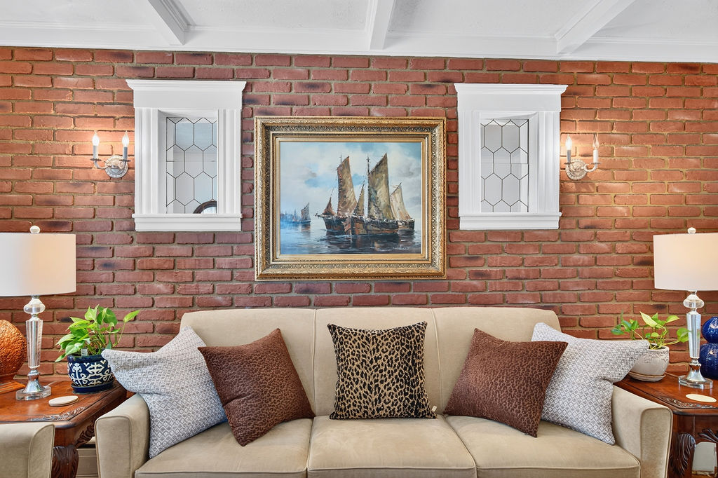 Real estate photo 3, Revere