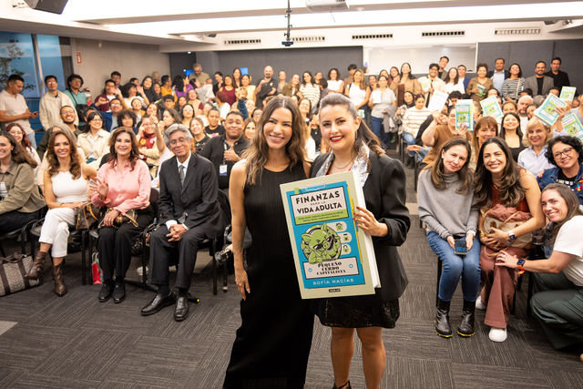 Cobertura fotográfica de conferencia con ponente en CDMX