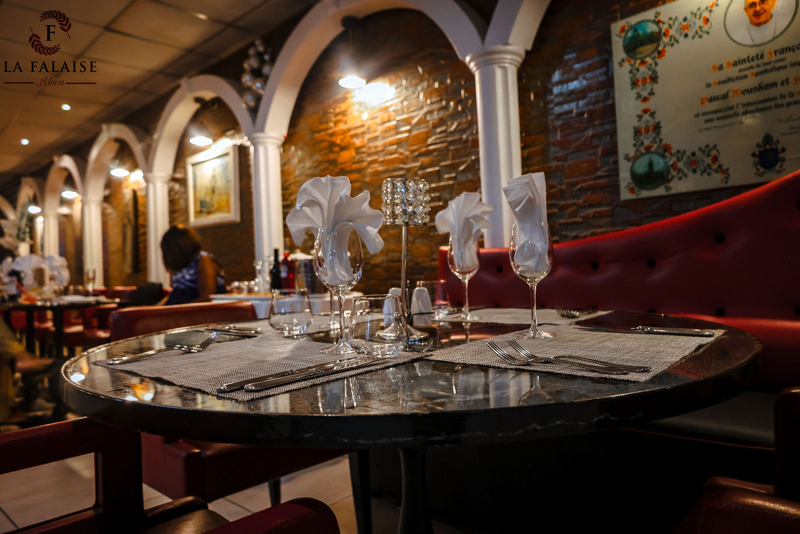 Restaurant Le Laurier La Falaise Akwa — Cadre élégant et climatisé