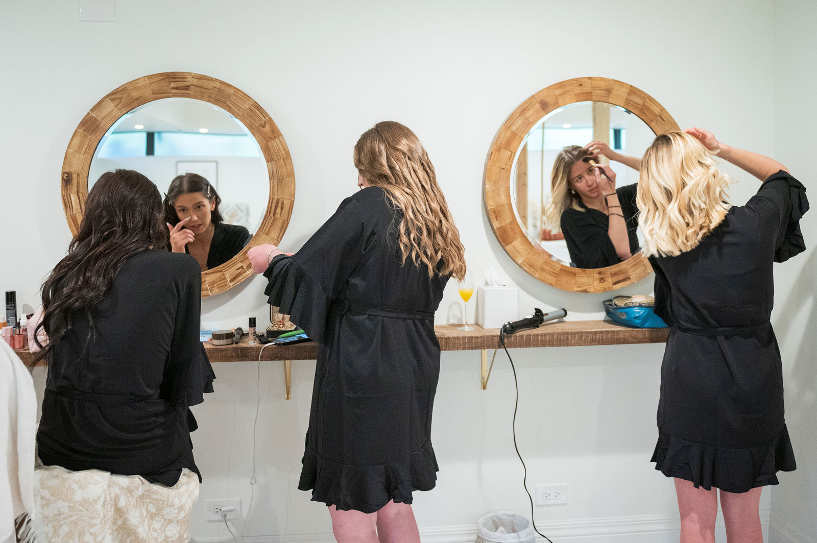 Bridesmaids getting ready in the bridal suite at The Oaks at Plum Creek in Castle Rock