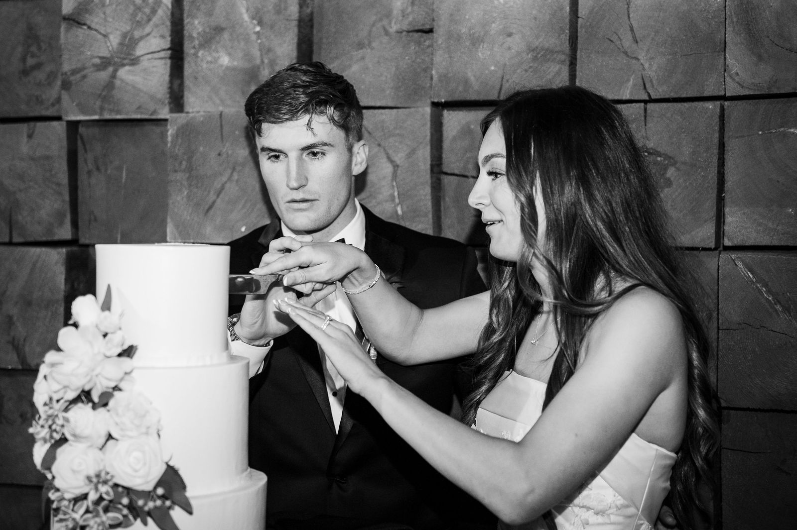 Bride and groom cutting the cake at The Oaks at Plum Creek Castle Rock