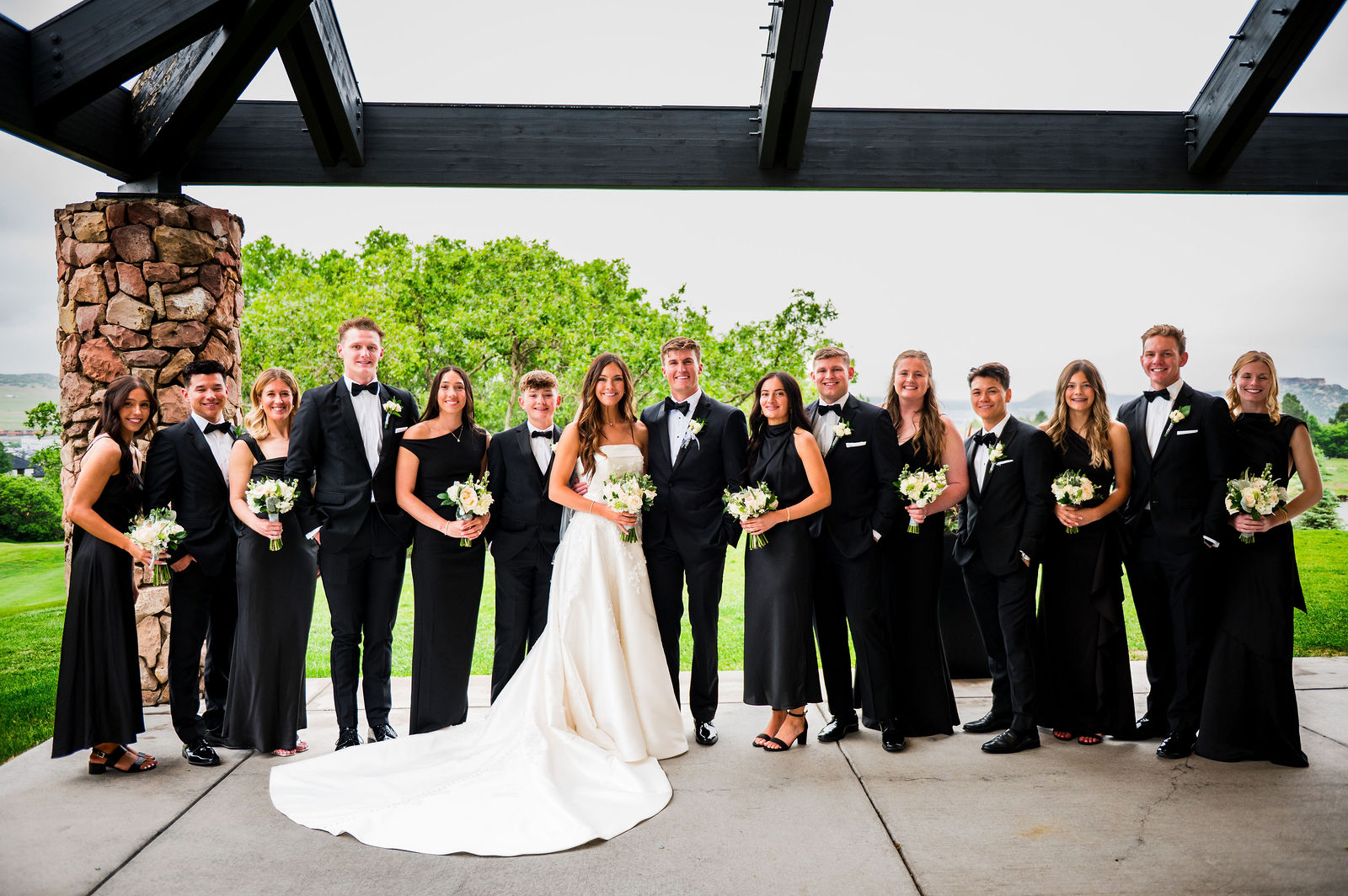 Full wedding party outside at The Oaks at Plum Creek in Castle Rock Colorado