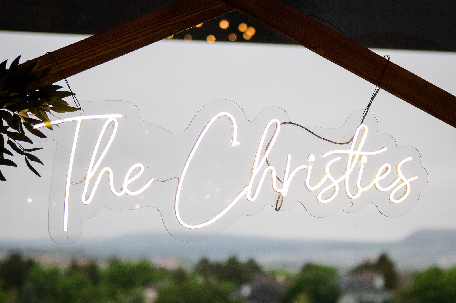 The Christies neon sign above the sweetheart table at The Oaks at Plum Creek