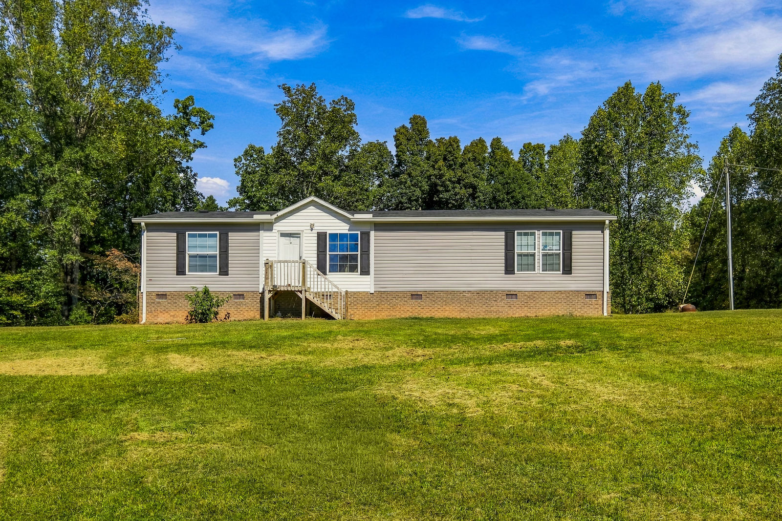 Exterior-538ELeatherwood-01.jpg
