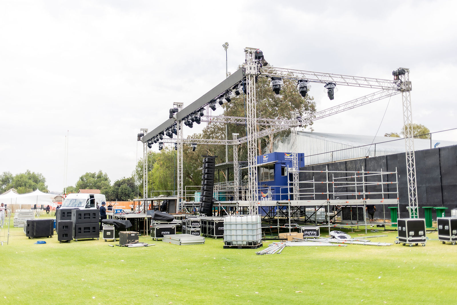 Plug & Play Event Solutions – Namibia premier event production company, sound lighting staging