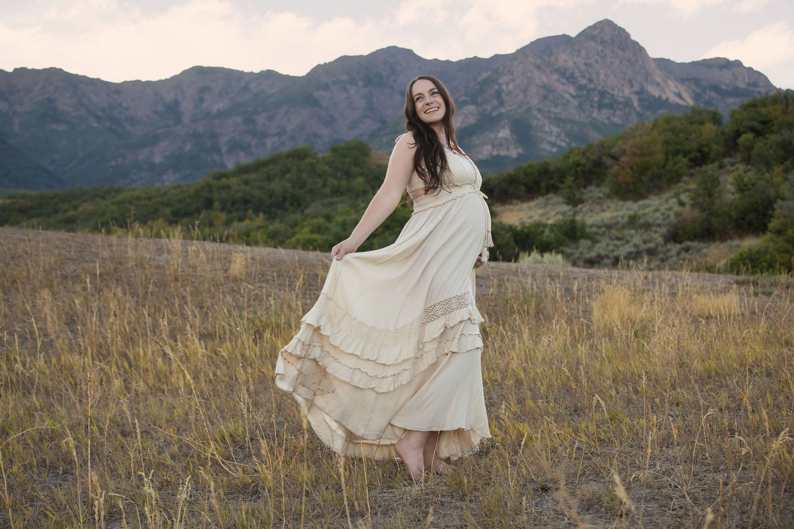 Utah maternity photographer in Ogden offering elegant studio and outdoor maternity portraits