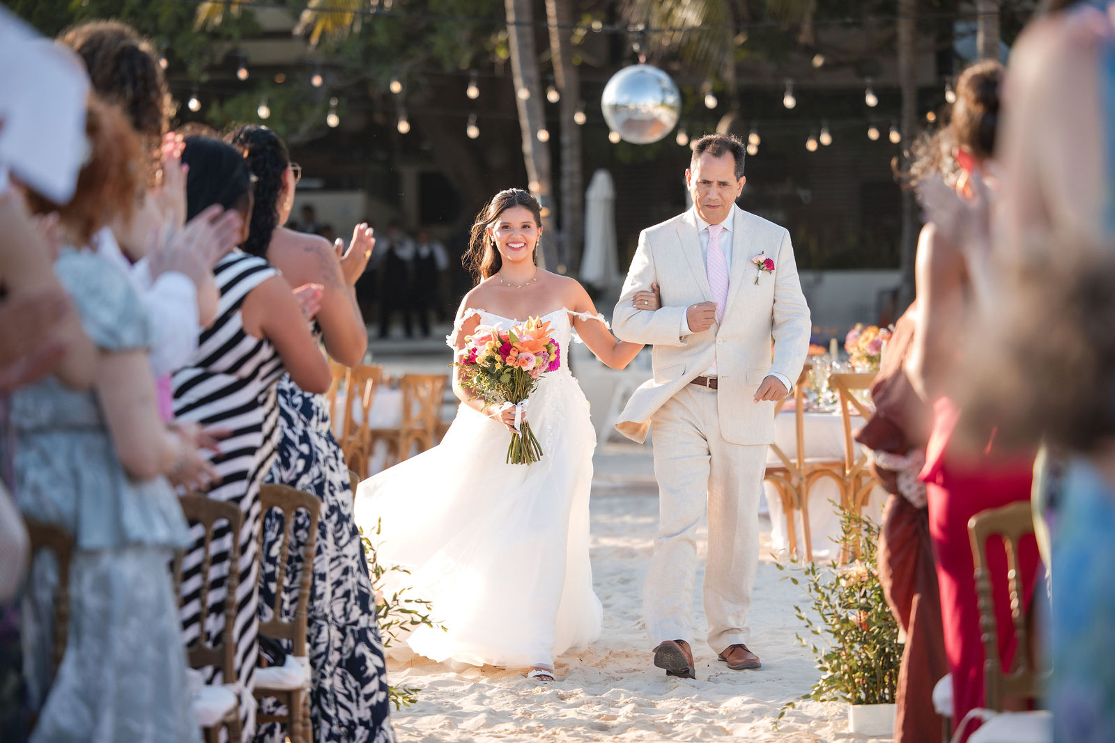 Wedding at The Reef Playacar photographed by Arch Wedding Studio