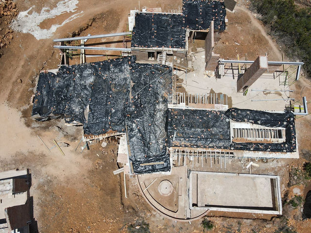 Gondwana Lodge — Structure (1)