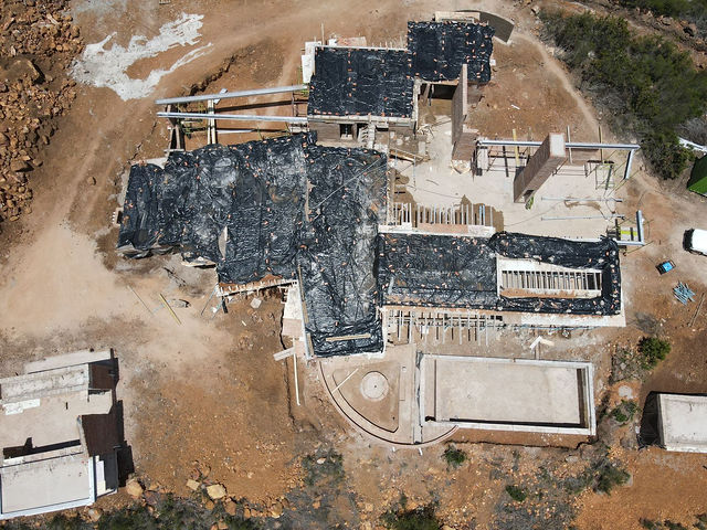 Gondwana Lodge — Structure (3)