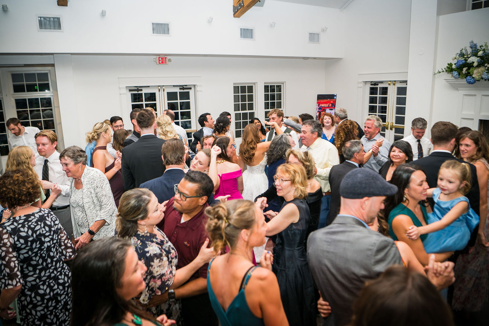 Packed dance floor at a Manor House wedding in Littleton Colorado