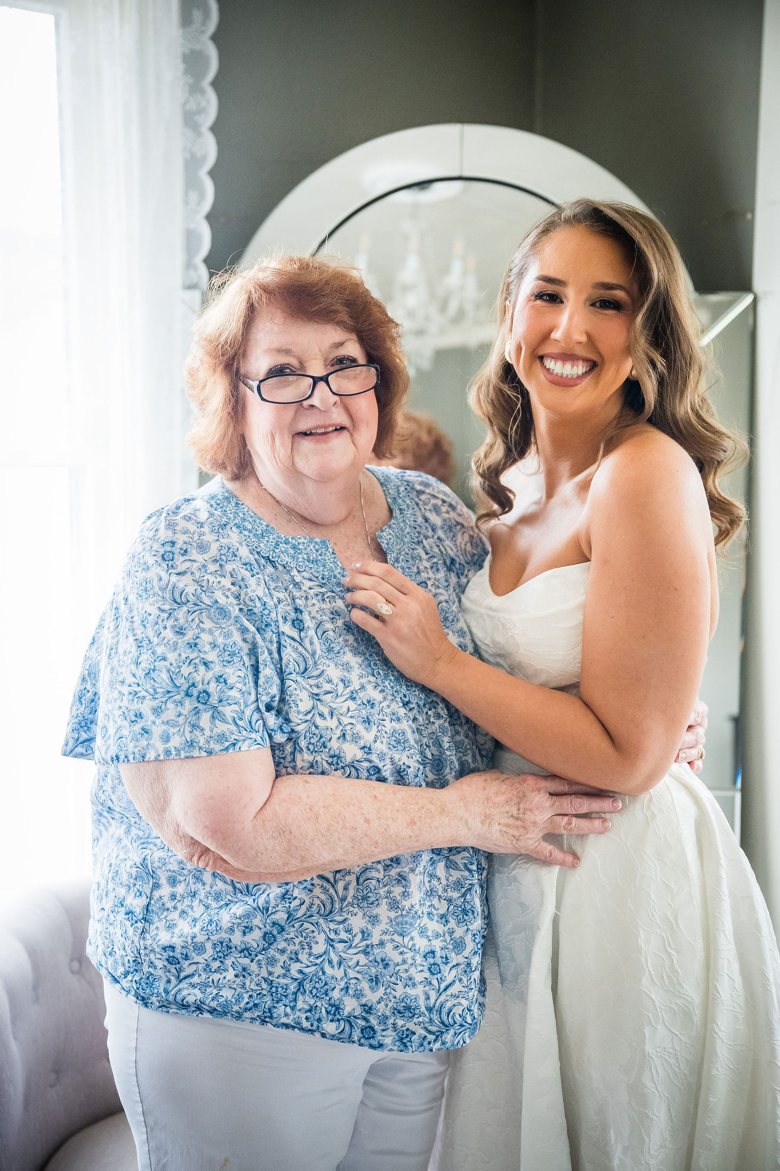 Mother of the bride and her daughter together before the ceremony