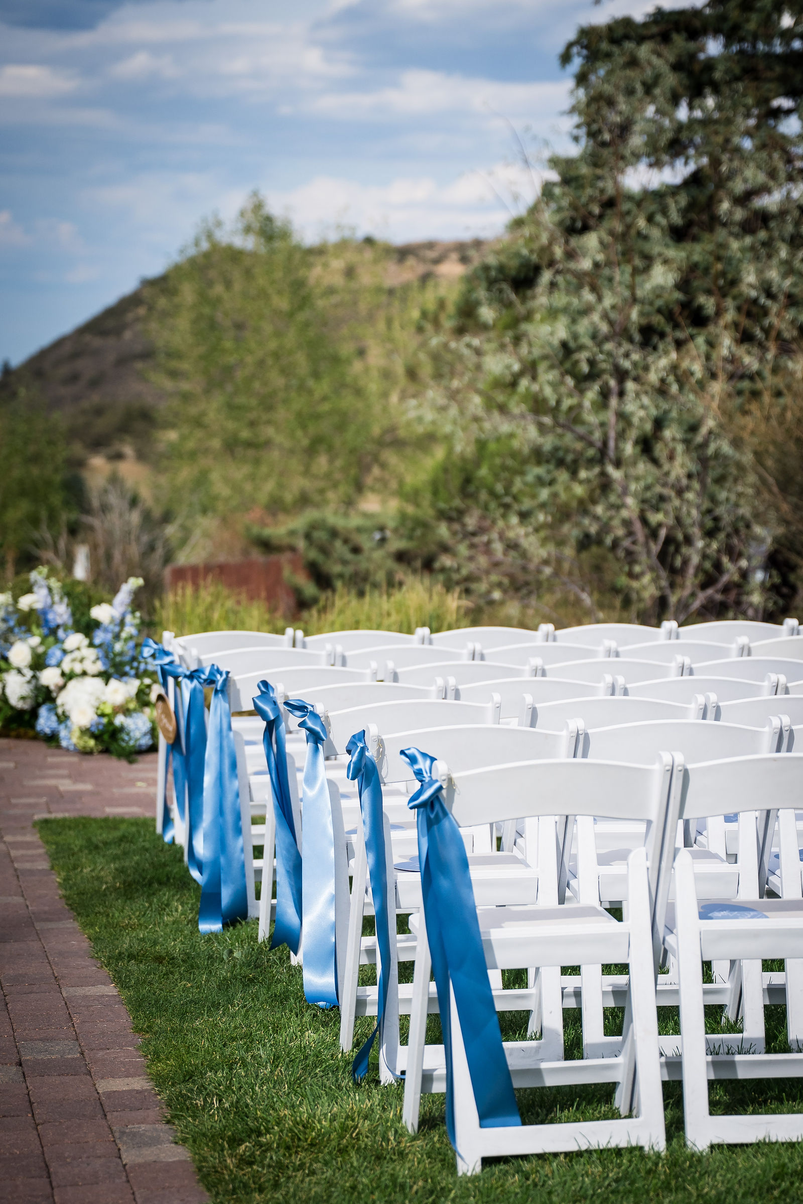 White and blue aisle florals by Parsley and Valentine at the Manor House