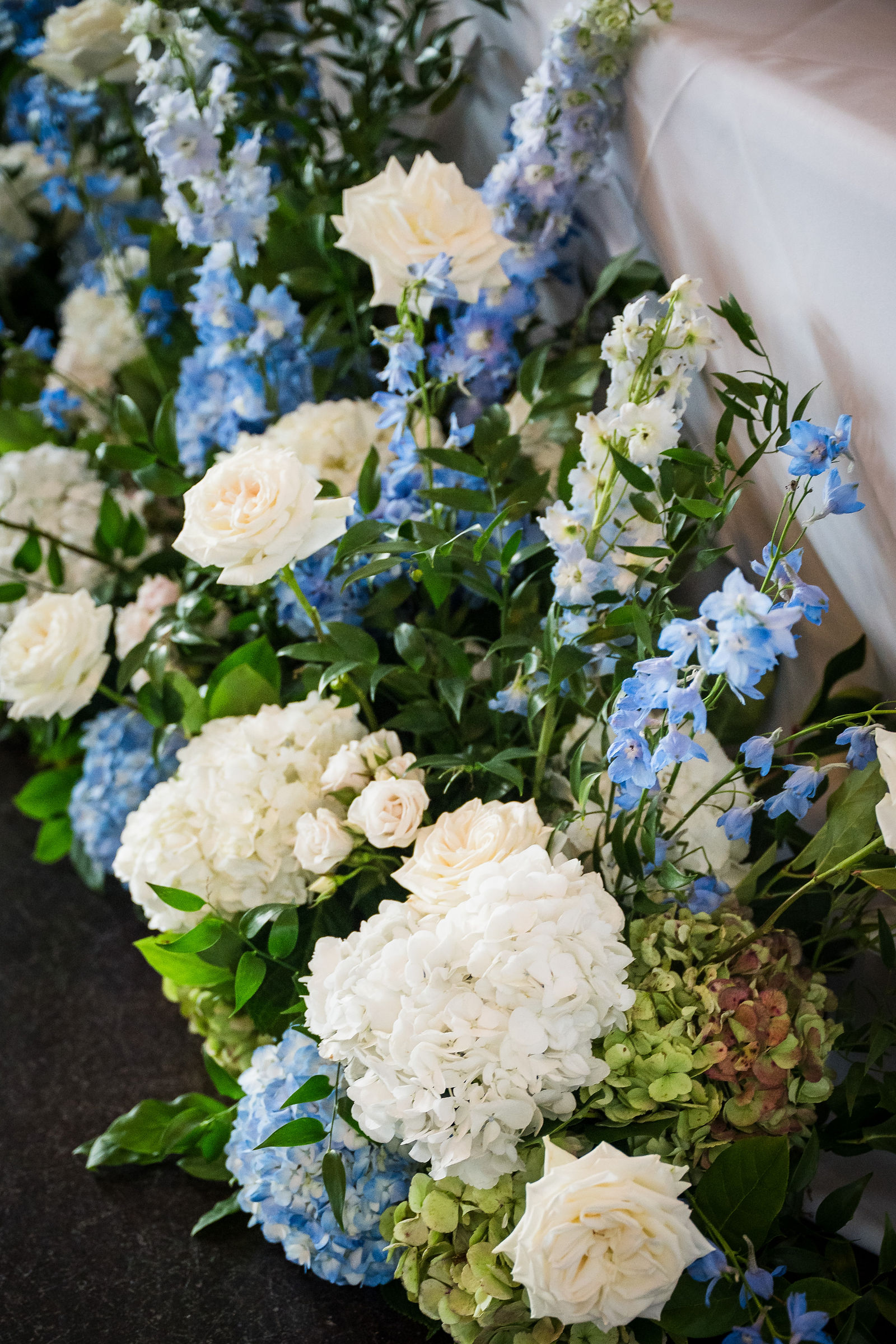 White and blue centerpiece by Parsley and Valentine at the Manor House