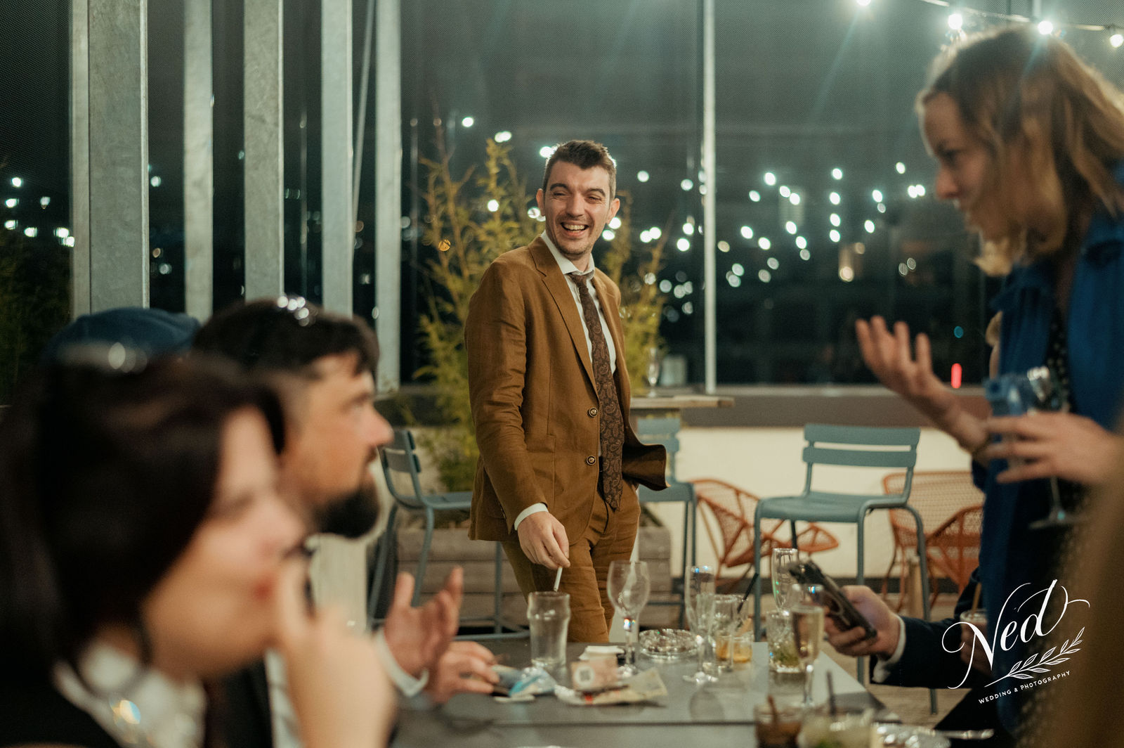 Portrait séminaire Lyon - Jeune homme souriant événement professionnel corporate