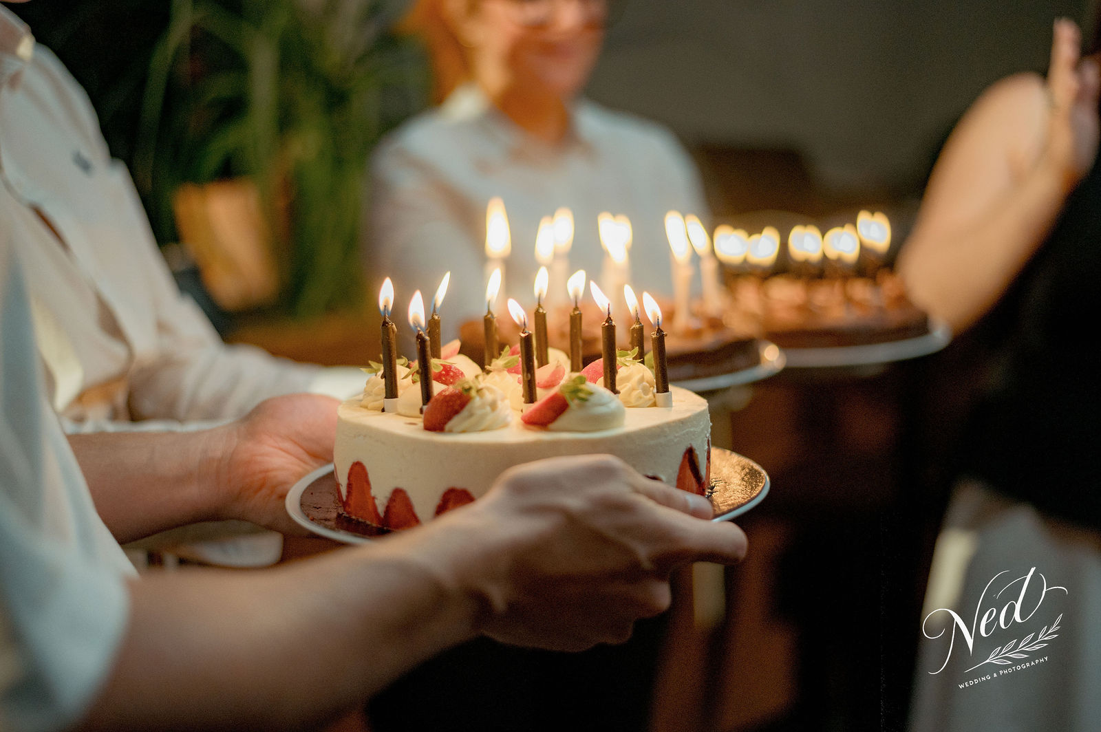 Anniversaire entreprise Lyon - Gâteau fraisier bougies événement corporate célébration