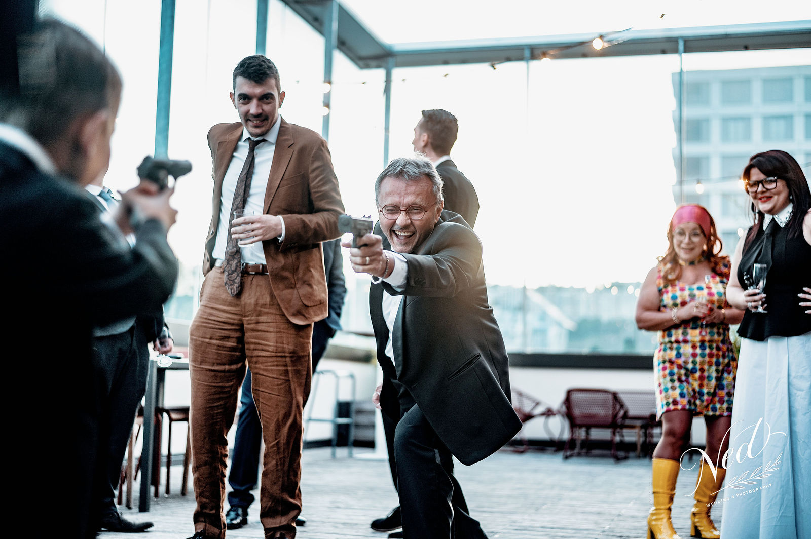 Événement James Bond Lyon - Animation thématique entreprise pistolet plastique corporate