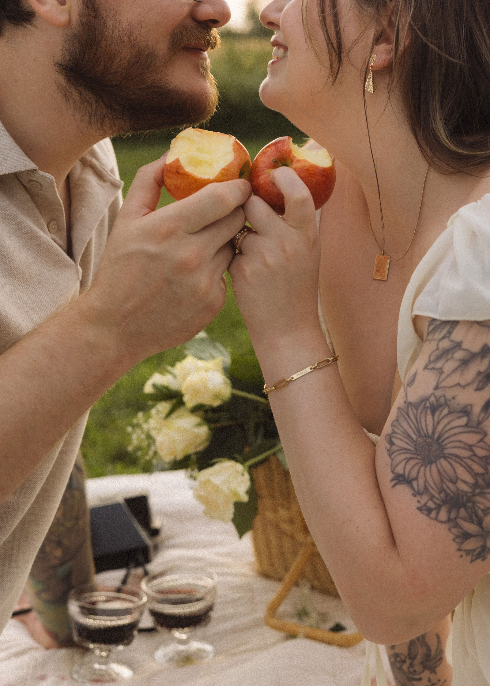 Couples eatting apples together