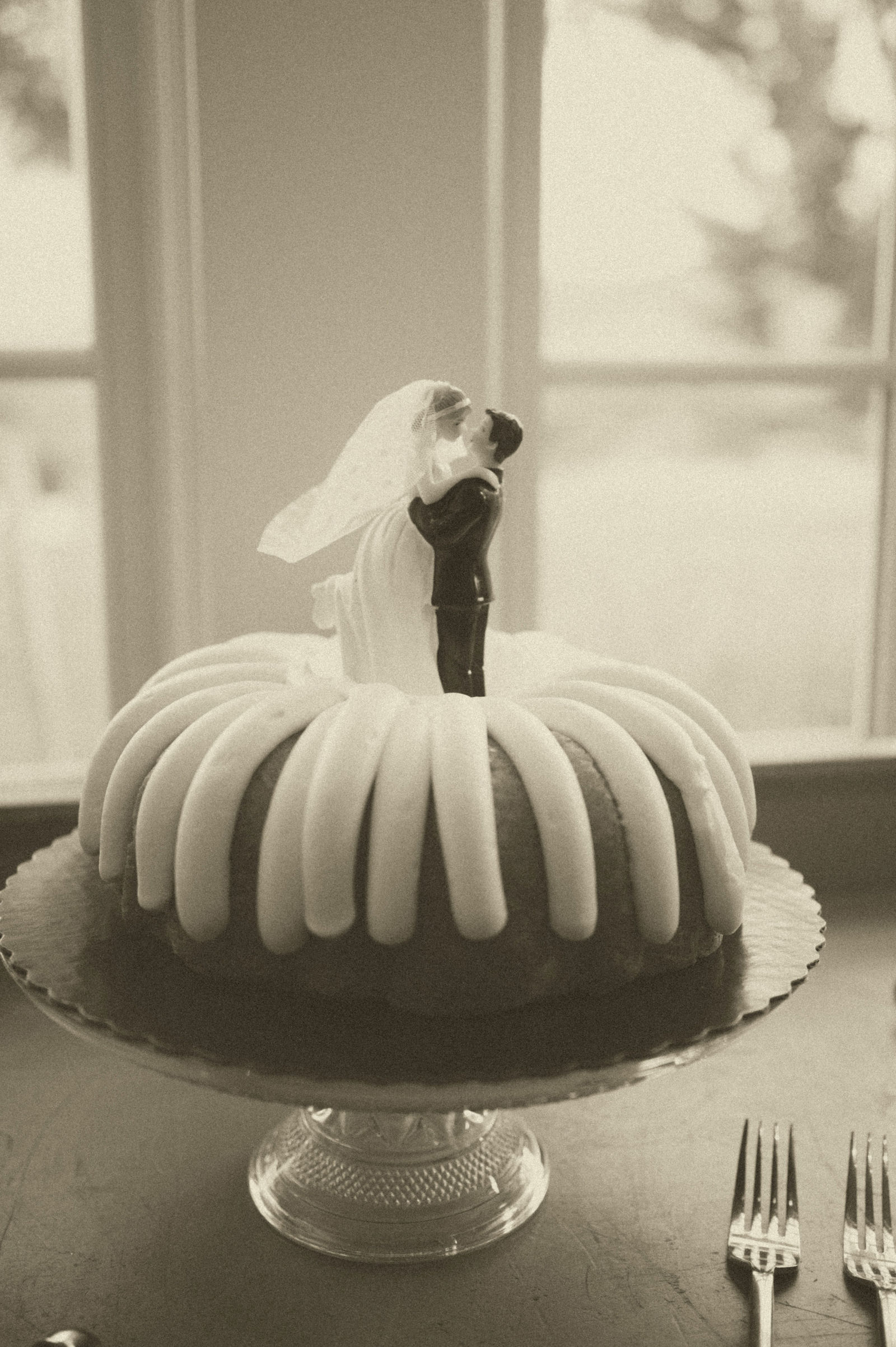 Bundt cakes on the dessert table at a vintage Colorado wedding