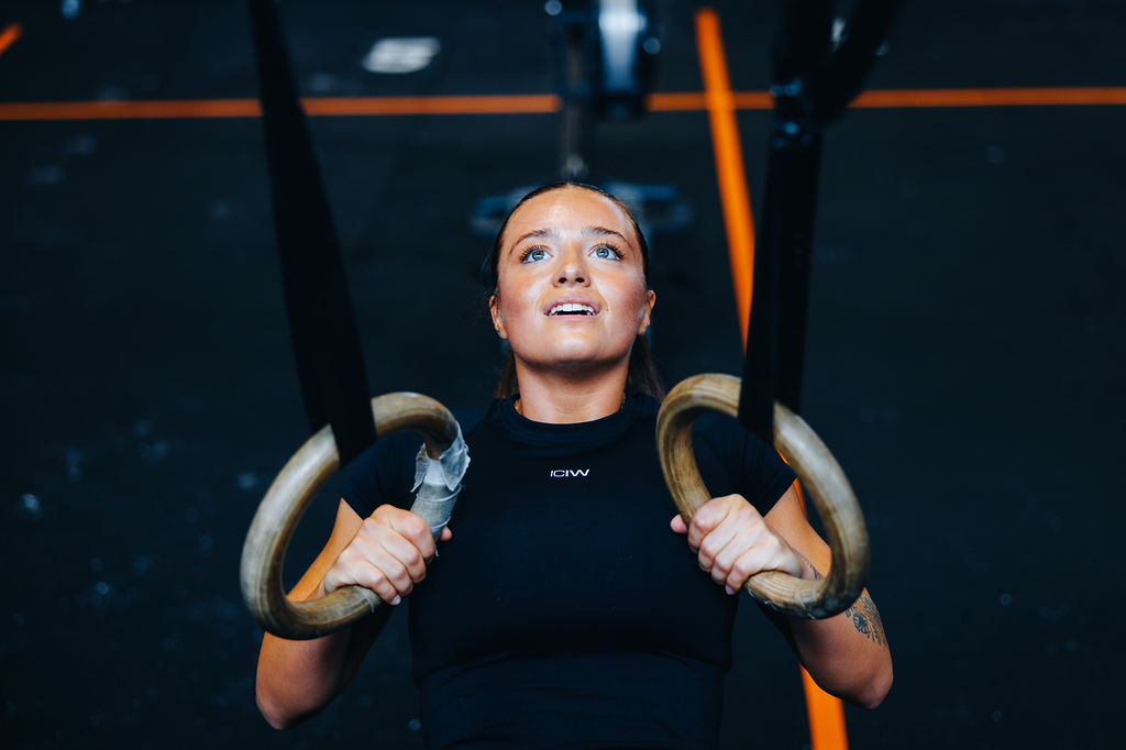 Atlet i romerska ringar under Gripen Athletics Battle, CrossFit-tävling i Landskrona