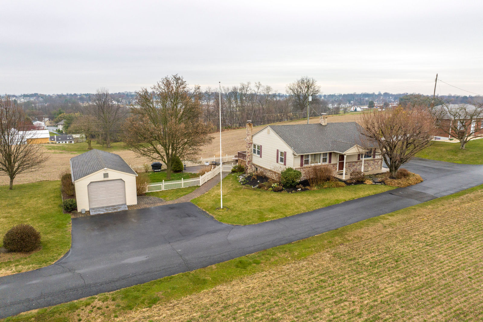 6 hilltop drive willow street by kline kreider good auctioneers