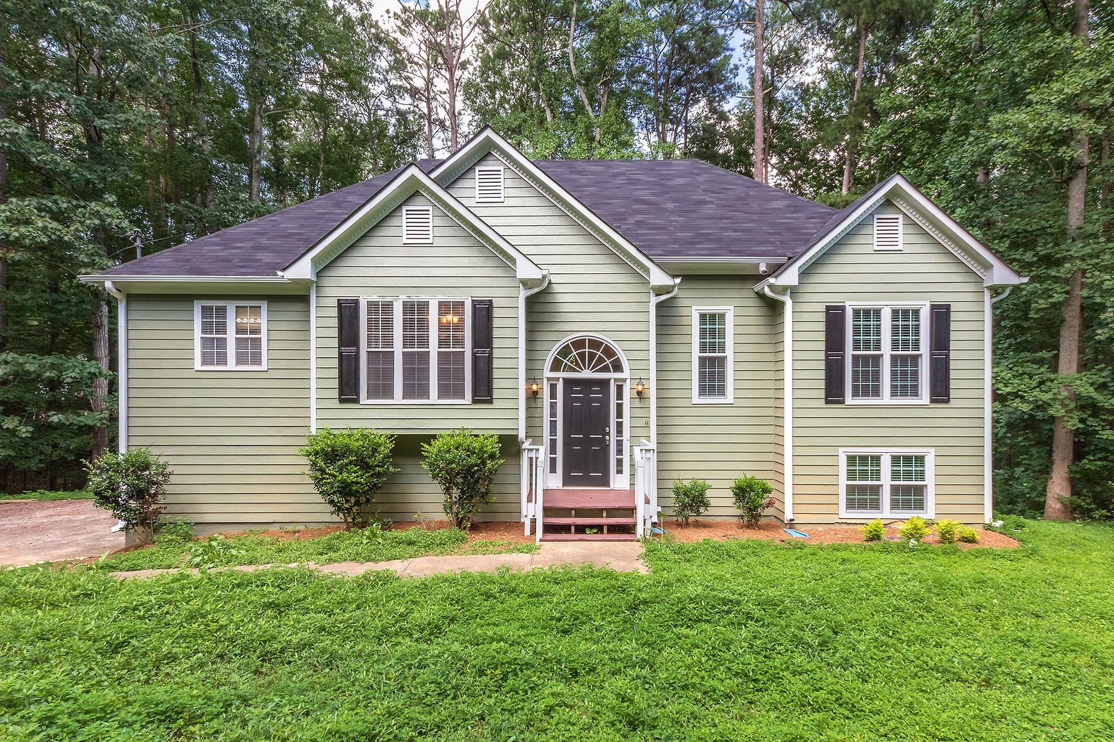 142 Hartwood Drive, Woodstock GA by Curb Appeal Photography