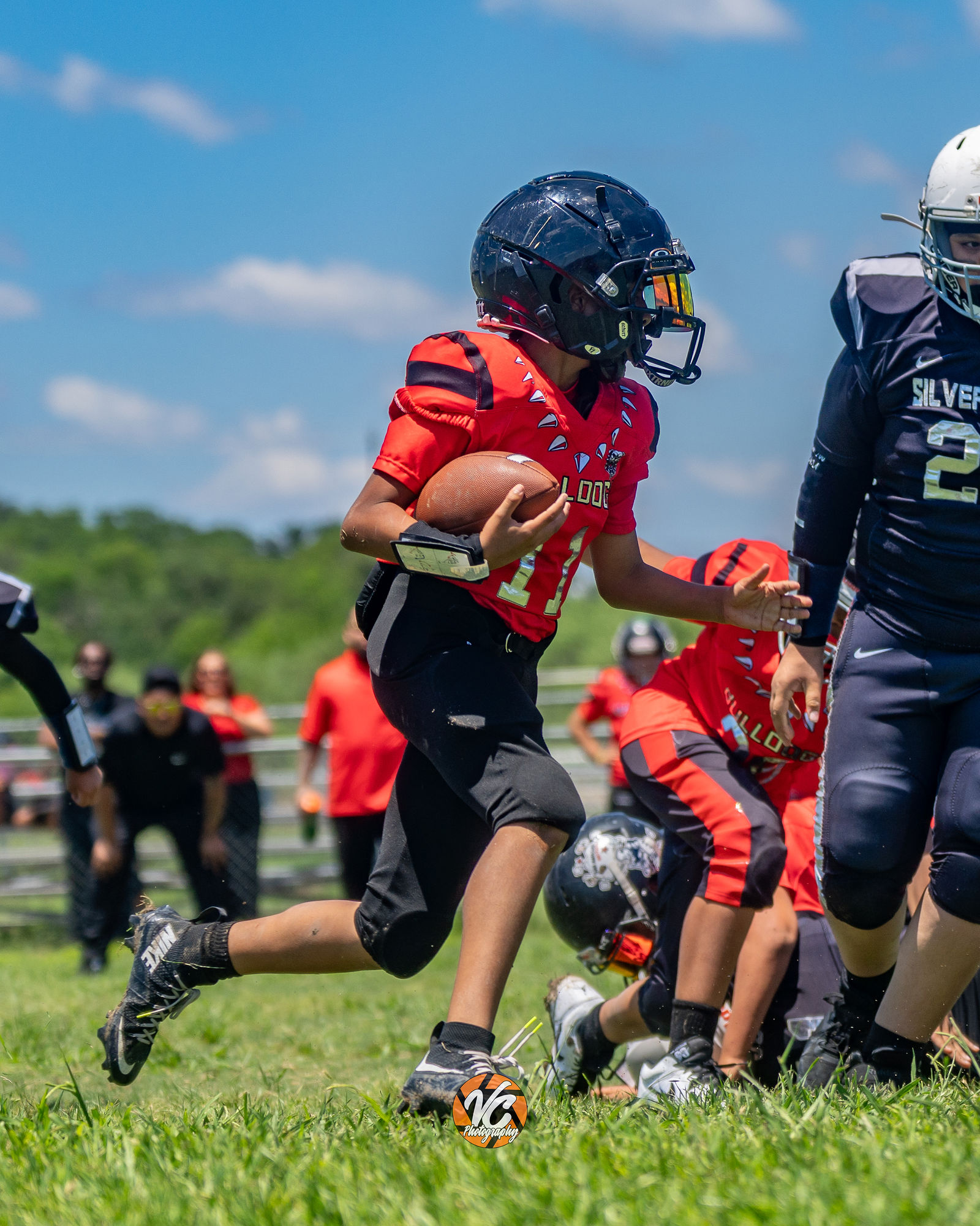 Bulldogs youth football athlete in game action against the Silverbacks