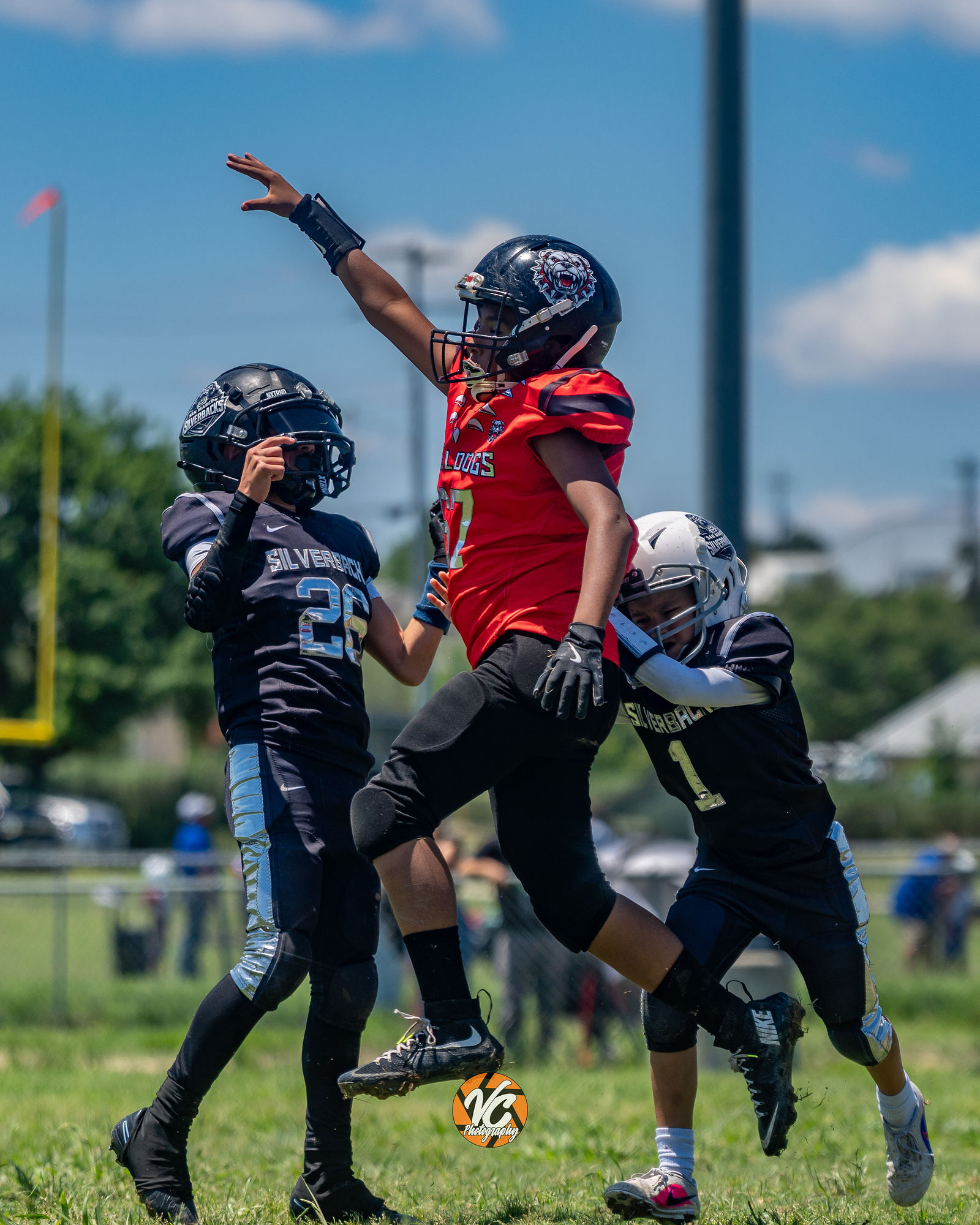 Bulldogs football player in action during youth football photography in San Marcos