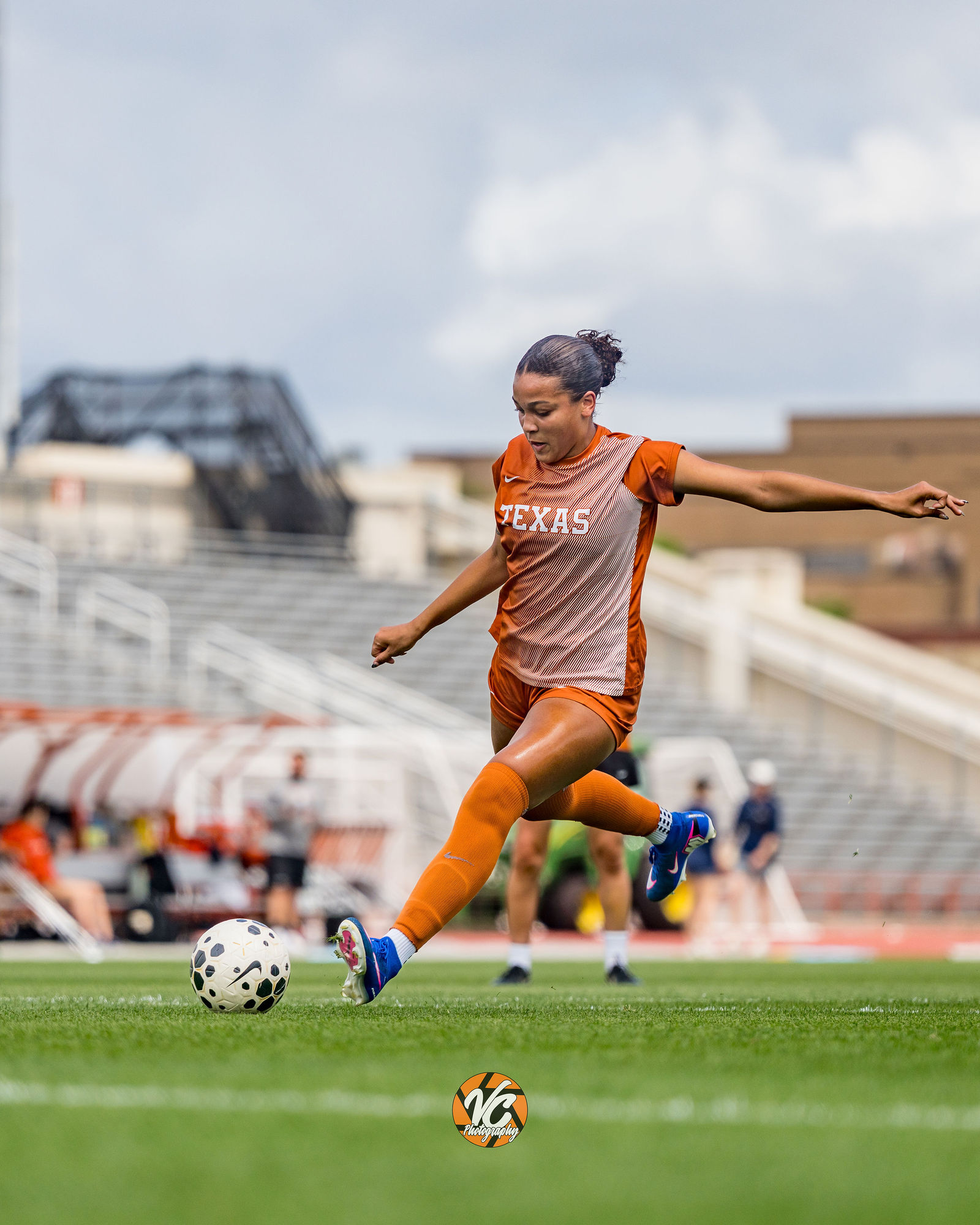 College soccer action photography at Mike Myers Stadium by VC Photography