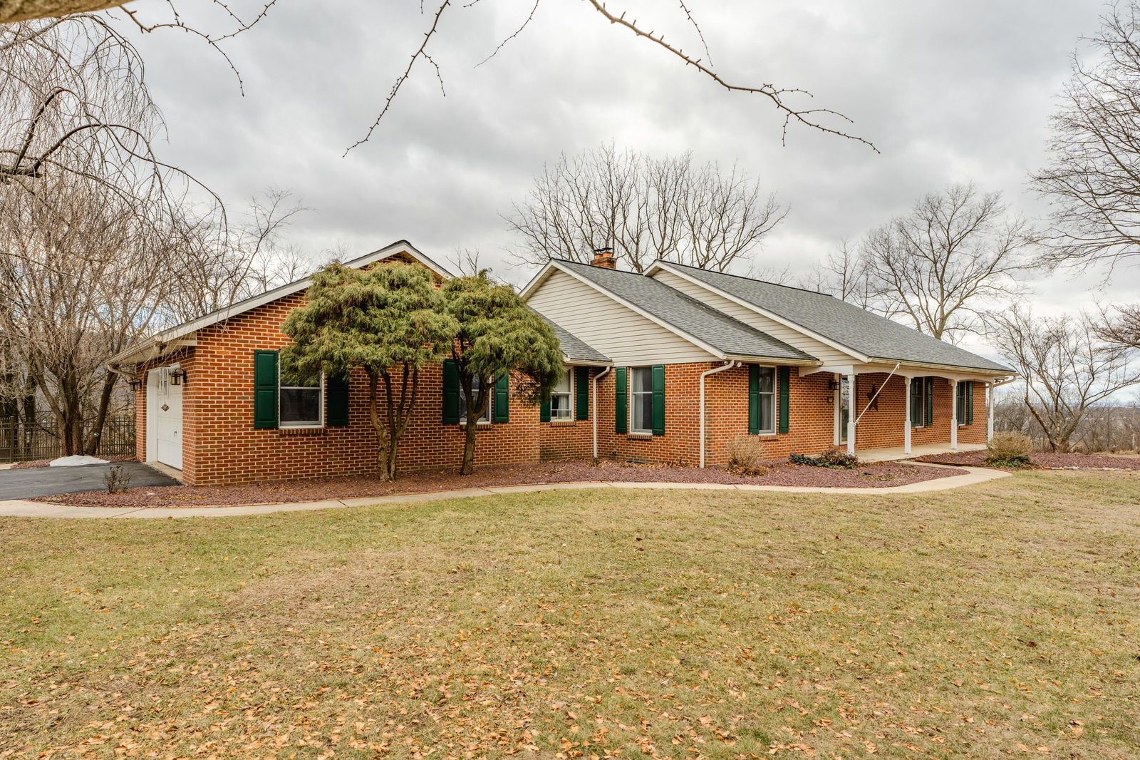 12 Orchard Hill Road, Robesonia by Kline, Kreider & Good Auctioneers